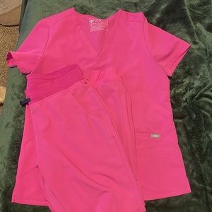 Electric Orchid Figs Scrub Set